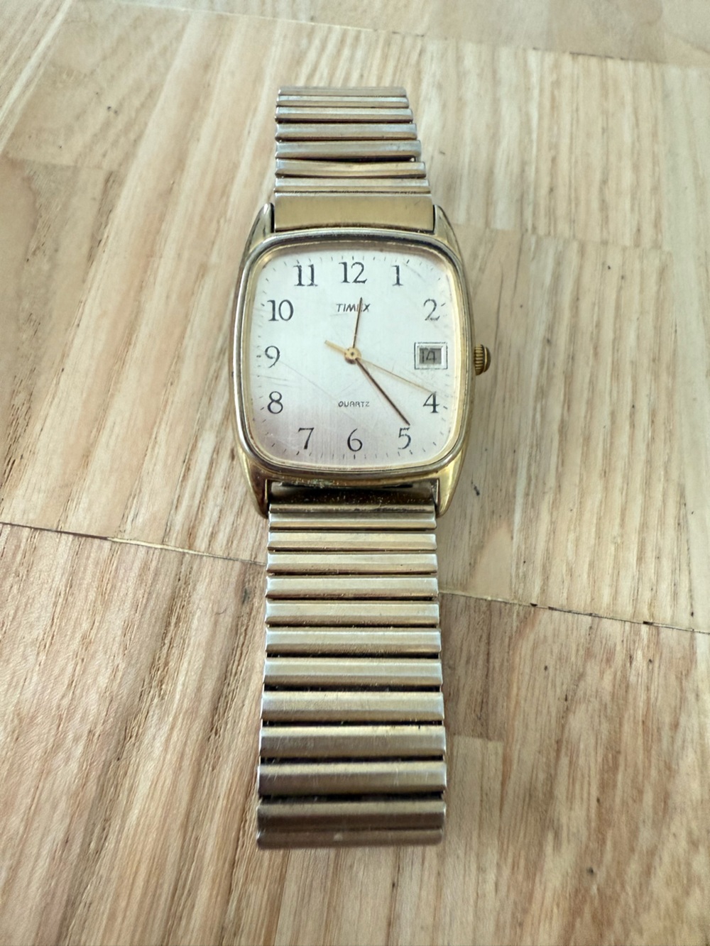 Vintage Timex men’s gold tone watch NEW BATTERY